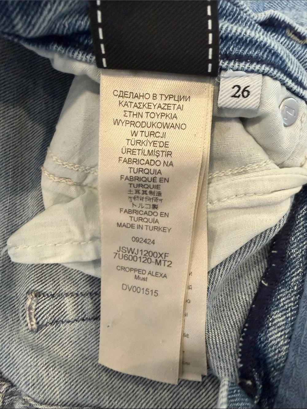 7 For All Mankind Cropped Alexa in Must